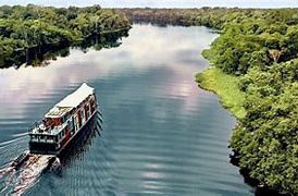 boat on an Amazon River cruise