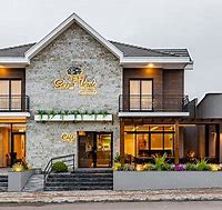 Hotel nearby a rainforest.