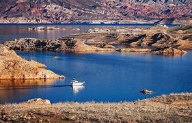 Lake Powell Nevada with boats and hills