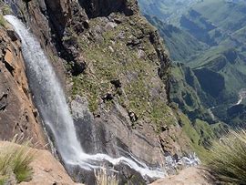 Tugela Falls, South Africa Tour 5 waterfalls with steep walls in a canyon with rock walls and mountains.