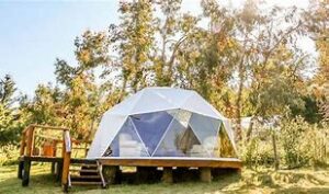 El Chaltén, Patagonia (Argentina): Trekking & Glamping In The 3 Glamping structure and trees on a platform.