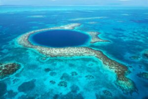 Dive into the Depths: The Blue Hole, Belize ✨ 1 The great blue hole in Belize. Location for scuba divers in the ocean.