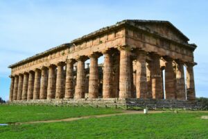 🏛️ Italy & Greece: Ancient Ruins, History & Culture 1 Ancient Greek and Roman ruins of Paestum in Southern Italy – stunning architecture and historical site.